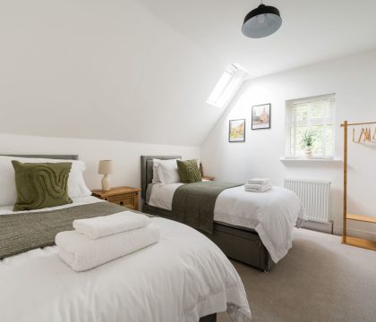 Eagle Cottage Bedroom 2 - StayCotswold