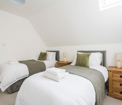 Eagle Cottage Bedroom 2 - StayCotswold