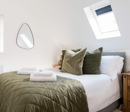 Eagle Cottage Master Bedroom - StayCotswold