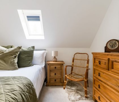 Eagle Cottage Master Bedroom - StayCotswold