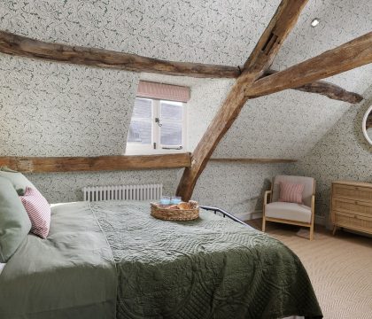 The Miller's Snug at Cowley House Master Bedroom - StayCotswold