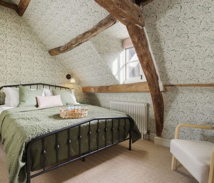 The Miller's Snug at Cowley House Master Bedroom - StayCotswold