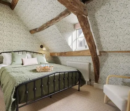 The Miller's Snug at Cowley House Master Bedroom - StayCotswold