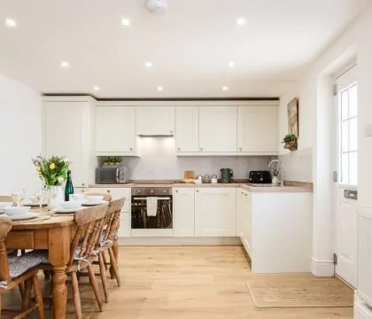 Owl Cottage Kitchen/Dining Area - StayCotswold