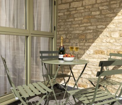 The Staircase Balcony - StayCotswold