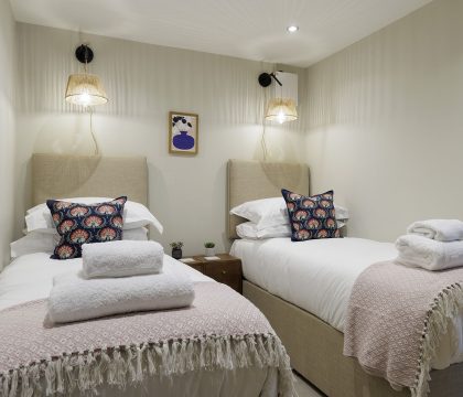 The Staircase Bedroom 2 - StayCotswold