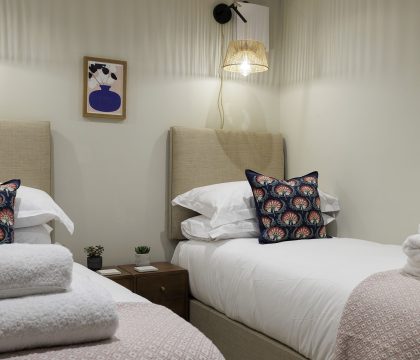 The Staircase Bedroom 2 - StayCotswold