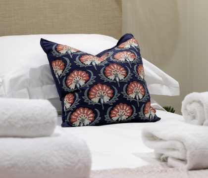 The Staircase Bedroom 2 - StayCotswold