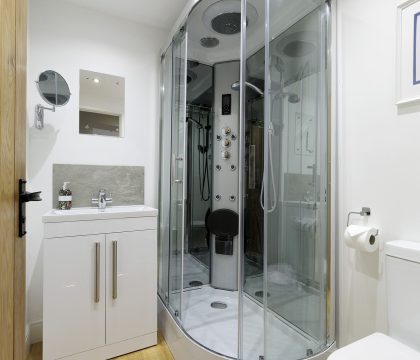 The Staircase Shower Room - StayCotswold