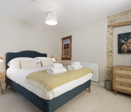 The Staircase Master Bedroom - StayCotswold