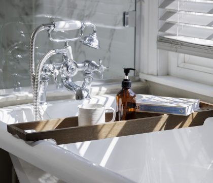 Molls Yard Family Bathroom - StayCotswold
