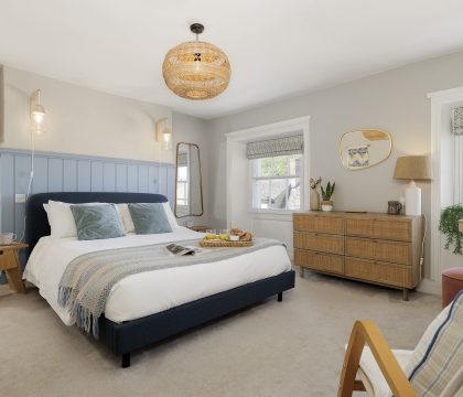 Molls Yard Master Bedroom - StayCotswold