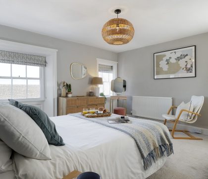 Molls Yard Master Bedroom - StayCotswold