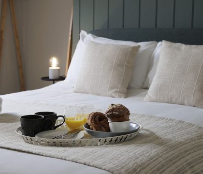 Molls Yard Bedroom 2 - StayCotswold