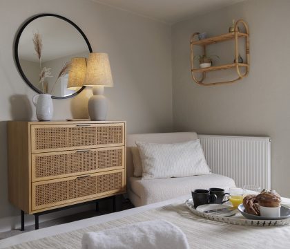 Molls Yard Bedroom 2 - StayCotswold