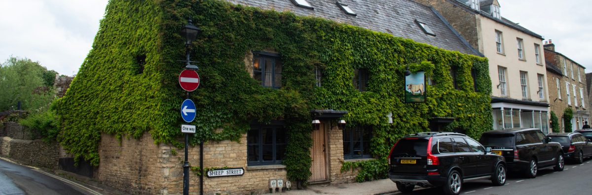 Outside view of The Bull in Charlbury