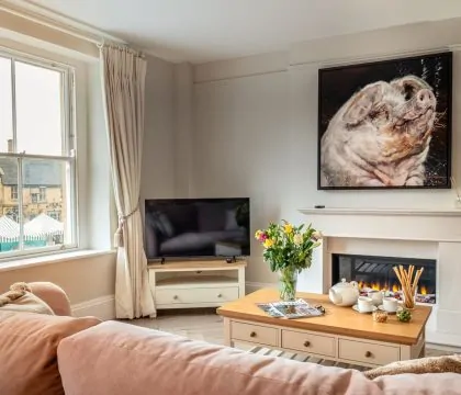 Piggy in the Middle Sitting Area - StayCotswold