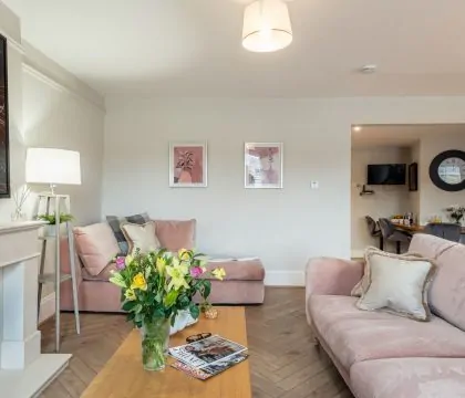Piggy in the Middle Sitting Area - StayCotswold