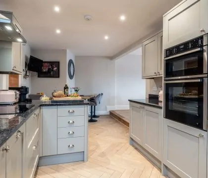 Piggy in the Middle Kitchen - StayCotswold