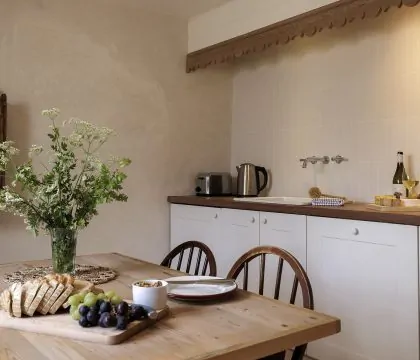 The Gatehouse Kitchen/Dining Room - StayCotswold