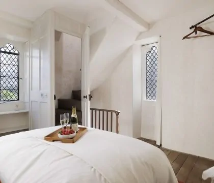 The Gatehouse Bedroom - StayCotswold