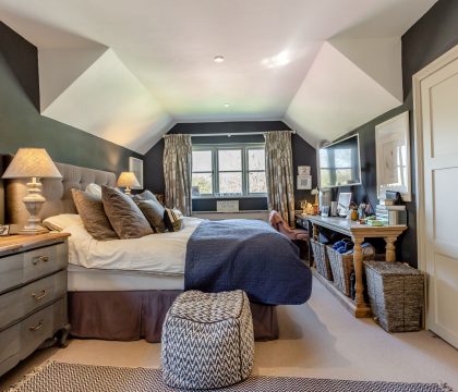 Honeysuckle House Master bedroom - StayCotswold