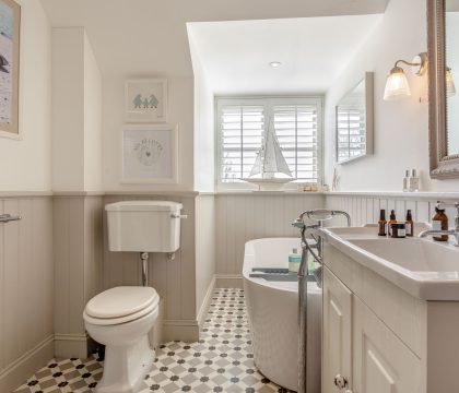 Honeysuckle House second family bathroom - StayCotswold