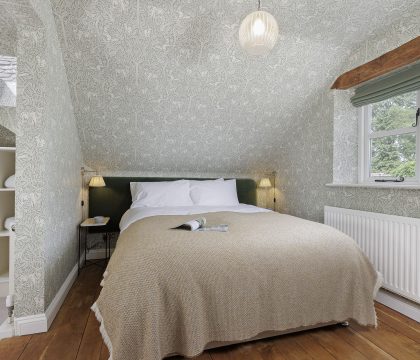 The Roost Master Bedroom - StayCotswold