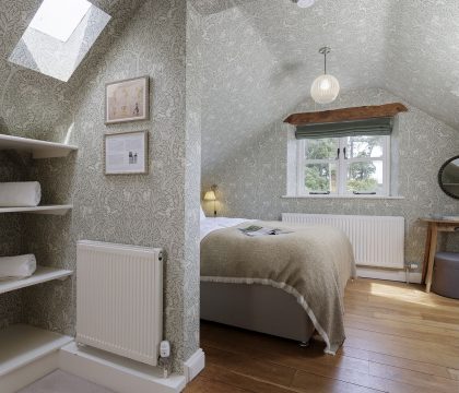 The Roost Master Bedroom - StayCotswold