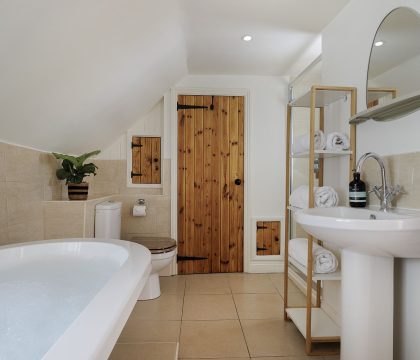 The Roost Bathroom - StayCotswold