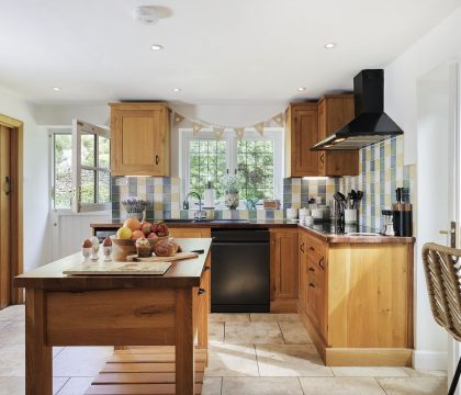 Glebe Cottage Kitchen - StayCotswold
