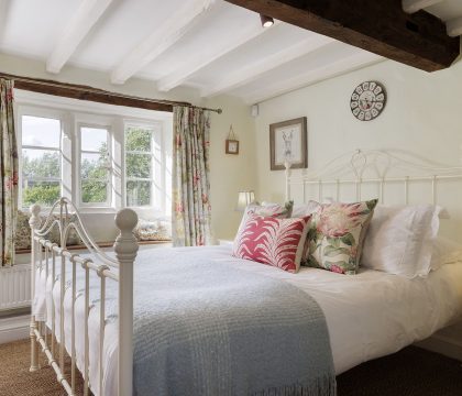 Glebe Cottage Master Bedroom - StayCotswold