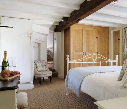 Glebe Cottage Master Bedroom - StayCotswold