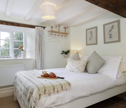 Glebe Cottage Bedroom 2 - StayCotswold