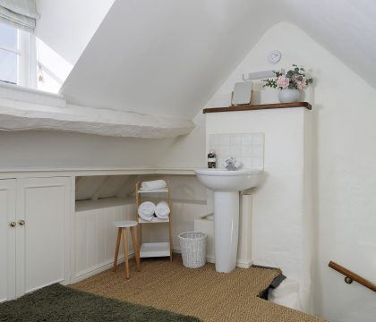 Glebe Cottage Bedroom 3 - StayCotswold
