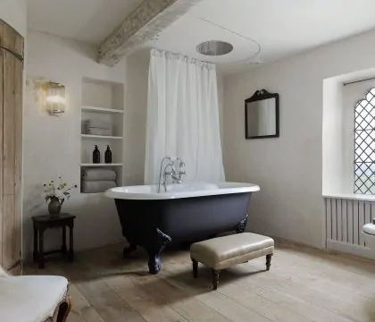 The Gatehouse Bathroom - StayCotswold