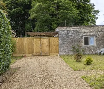 The Gatehouse Garden & Parking - StayCotswold