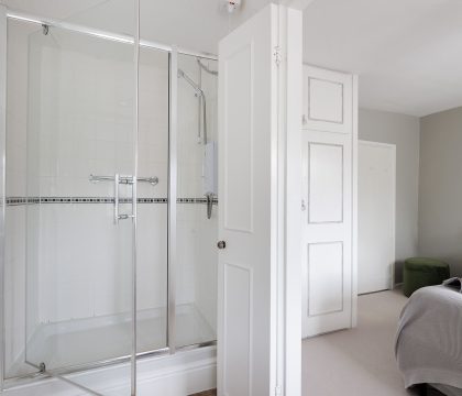 Appletree Cottage Master Bedroom Ensuite - StayCotswold