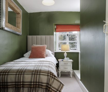 Appletree Cottage Bedroom 3 - StayCotswold