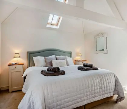 Lower Barn Master Bedroom - StayCotswold