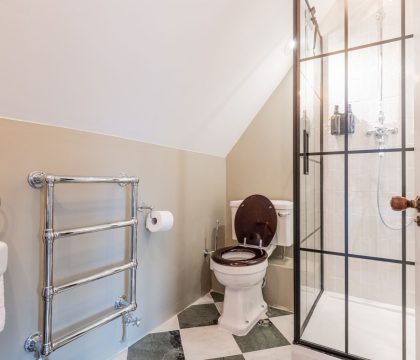 Norton Cottage Master Bedroom Ensuite - StayCotswold