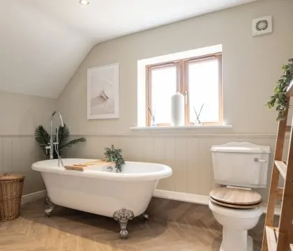 Puddleduck House Bathroom - StayCotswold