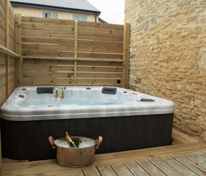 Upper Barn Decking - StayCotswold