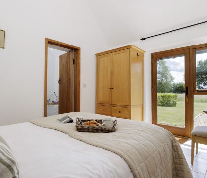 Hook Norton Barn Bedroom 2 - StayCotswold