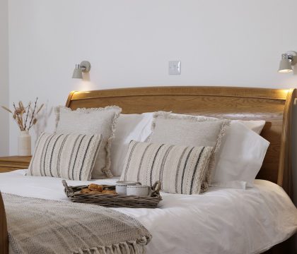 Hook Norton Barn Master Bedroom - StayCotswold