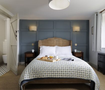 Bank Cottage Master Bedroom - StayCotswold