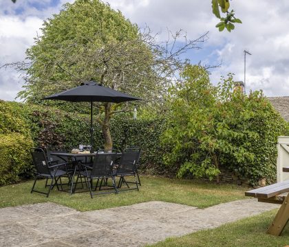 Bank Cottage Garden - StayCotswold