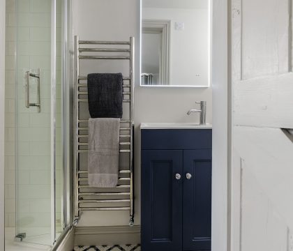Bank Cottage Master Bedroom Ensuite - StayCotswold