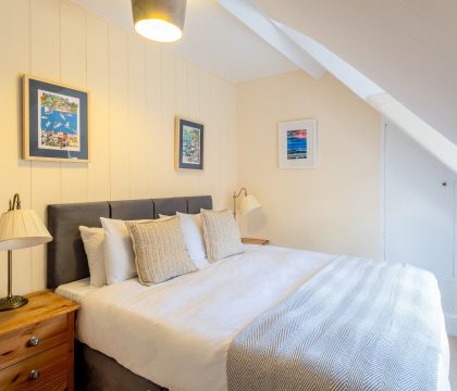 Izods Cottage Bedroom 2 - StayCotswold