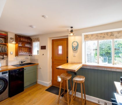 Izods Cottage Kitchen - StayCotswold